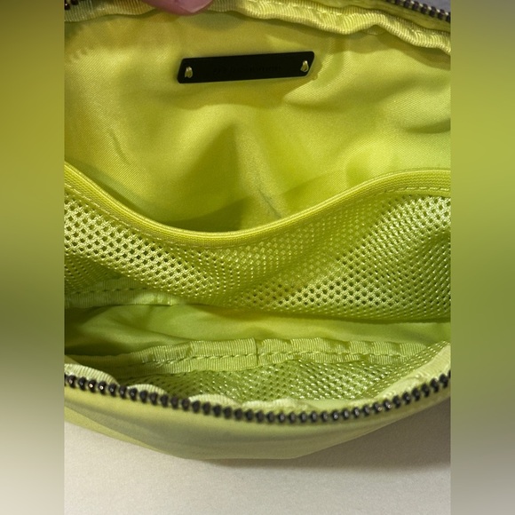 Lululemon Everywhere Belt Bag *1L-Lemon Vibe - Picture 8 of 12